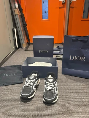 Sneakers herr - Allt på bild medföljer 