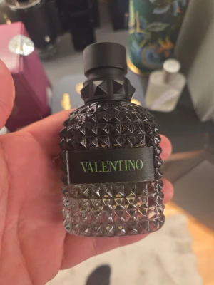 Valentino Eau de Toilette 50 ml  - ​Doftlinje: Born in Roma Uomo (specifikt Green Stravaganza Helt full ej box