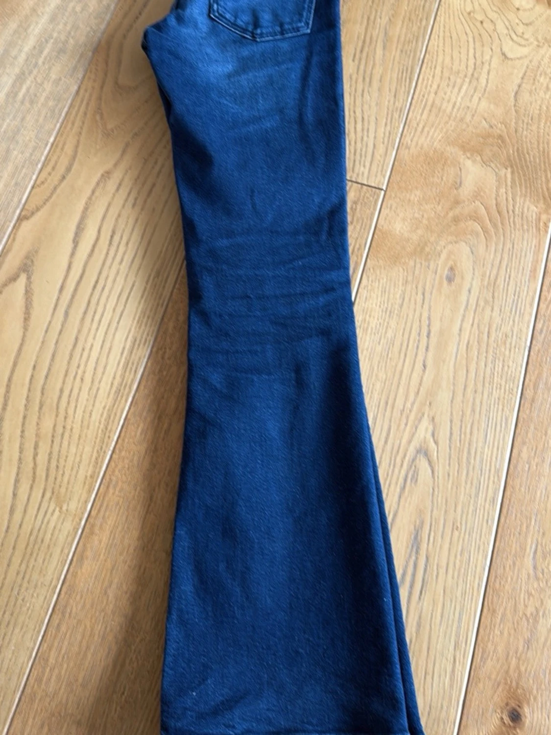 Mörkblå bootcut jeans fr Gina Young  - 1