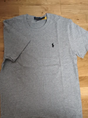 Ralph Lauren Shirt - Selling Ralph Lauren Shirt in Size M, it has a very little minor hole and is not noticable!