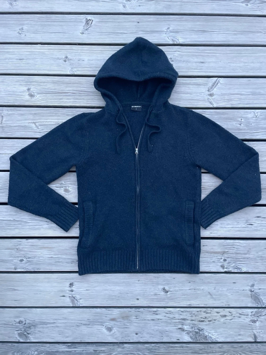 Mörkblå hoodie från Firefly