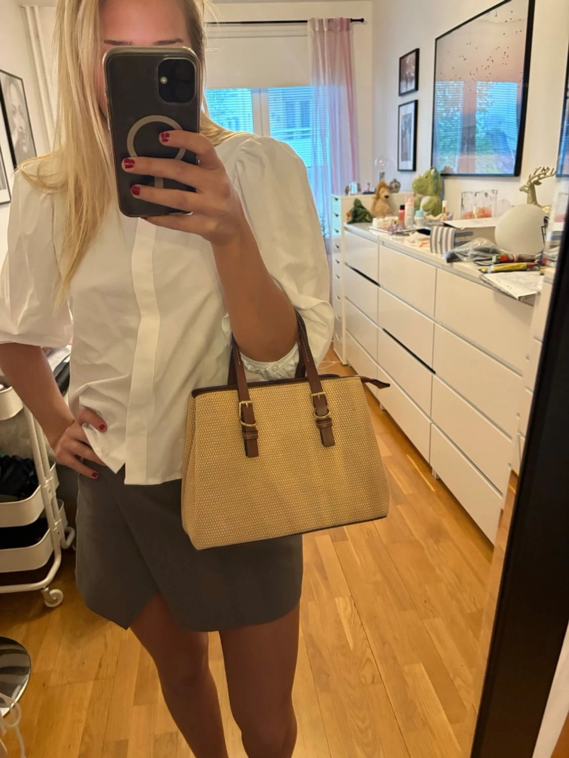 Beige handväska med bruna detaljer - 4