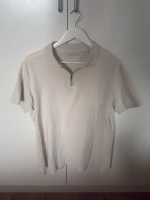 Beige pikétröja - Pikétröja med dragkedja