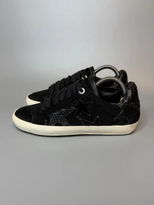 Zadig & Voltaire Skor - ‼️VI TAR EJ BYTEN‼️ Zadig & Voltaire sneakers | Skick: 8/10 | Storlek EU 36 | Tillkommer enbart skorna vid köp! | Fraktar inom 24H efter köp på köparens bekostnad 📦💨 | Hör av dig vid minsta fråga eller fundering 💭 