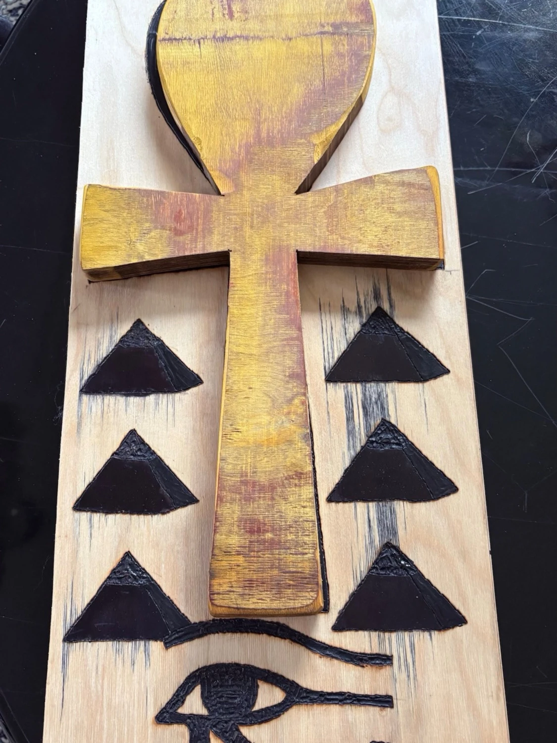 Träplatta med egyptiska symboler - 1