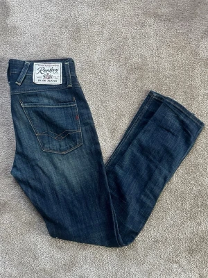 Replay Anbass - Säljer dessa schyssta replay anbass i slim fit passform storlek 30/32, de passar du som är ca 177 cm lång. Nypris 1400 mitt pris 415. Hör av dig om du har frågor. Priset kan diskuteras