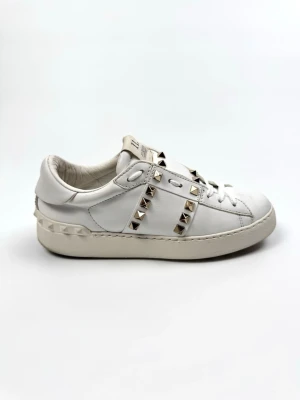 Valentino Rockstud  - Valentino Garavani Rockstud sneakers. Storlek 35,5 sitter som 36. Skick 8/10. Nypris ca 7700kr. 100% autentiska.