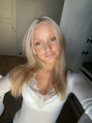  Intimissimi tröja - Helt ny tröja från Intimissimi. Köpt för fem månader sedan och använd bara en gång. Den passar inte mig så bra eftersom den är lite för stor ☺️❤️