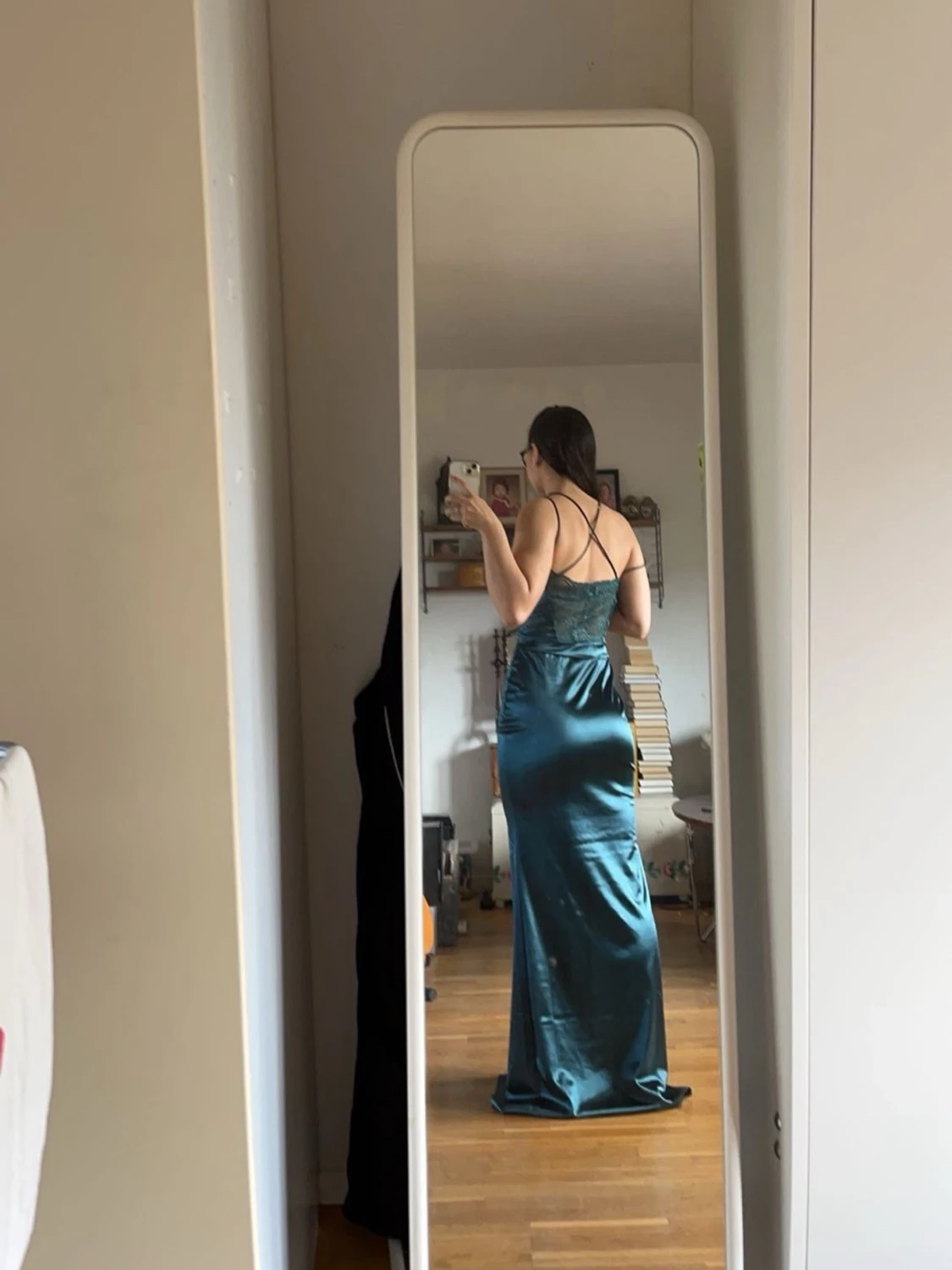 Mörkgrön långklänning i satin - 2