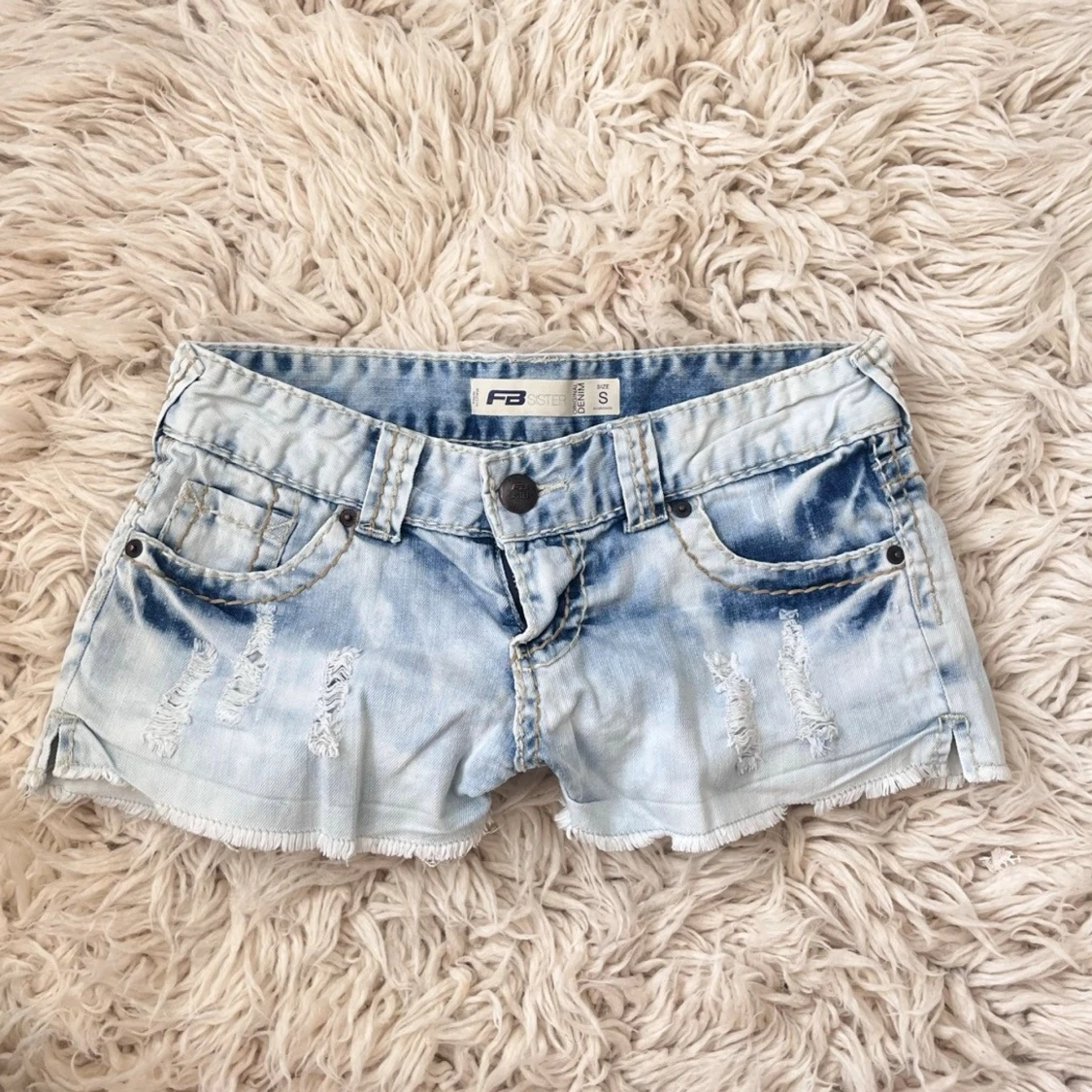 J15 Ljusblåa Superlowrise jeansshorts - 2