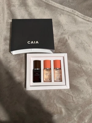 Caia parfymer - Säljer tre parfymer från Caia i doften Senso och Muse i 15ml per flaska. Helt oanvänd.  Säljer även fler på min sida. 💐