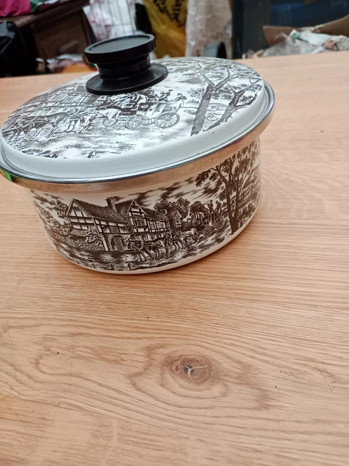 Kastrull med lock och vintage-motiv - 1