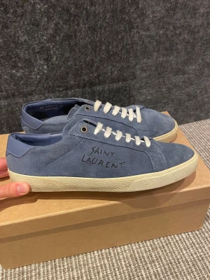 Saint Laurent skor  - Hej, säljer nu dessa svin snygga ysl skor. Skorna är i mycket bra skick!  Begränsat antal boxar och dustbag. Hör av dig vid frågor. 