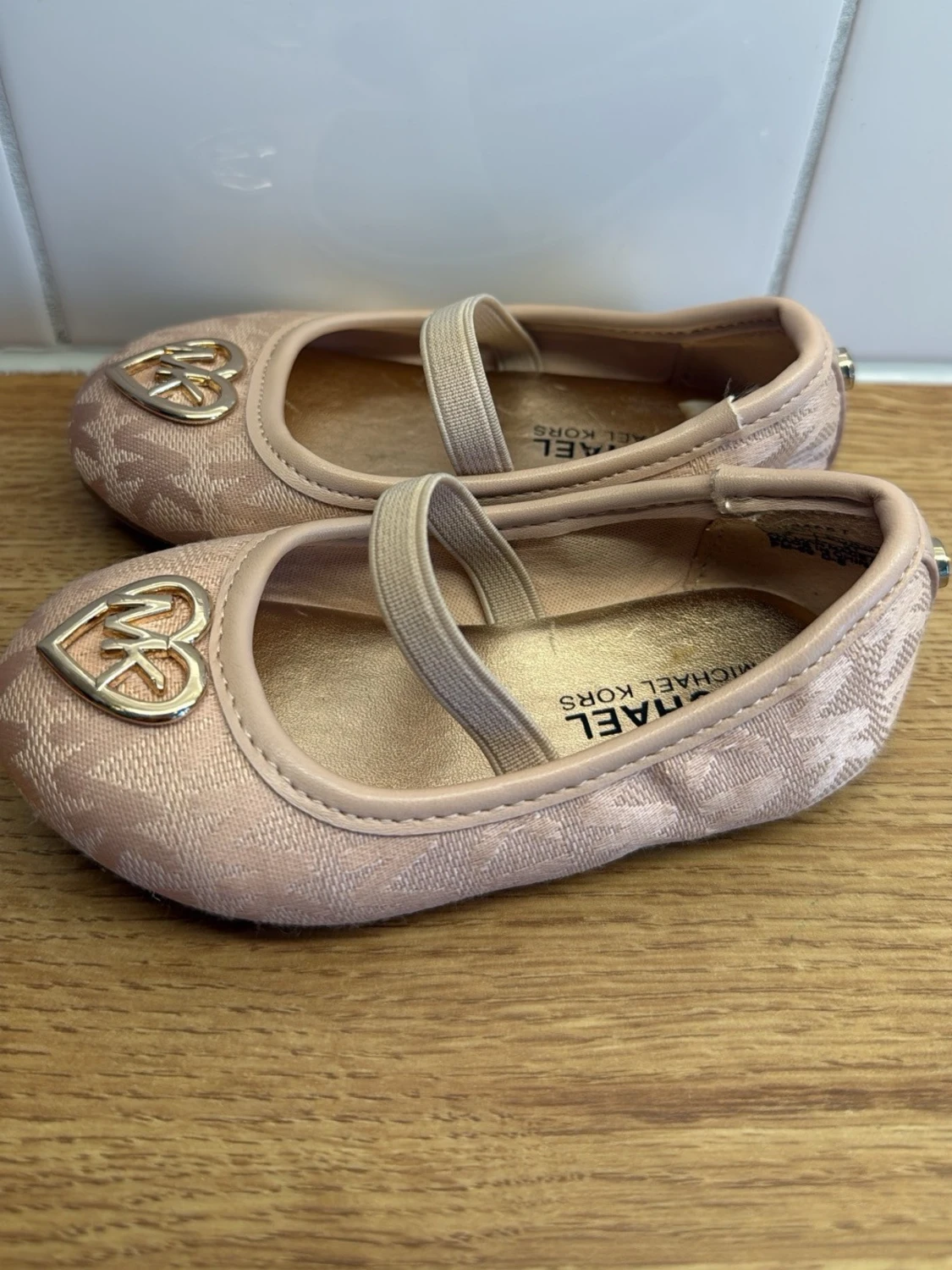 Rosa ballerinaskor från Michael Kors storlek 21  - 1