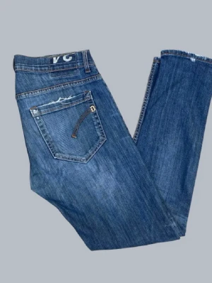 Dondup George  - Säljer ett par feta dondup George jeans. Jeansen är i bra skick och passar ca 32x32.