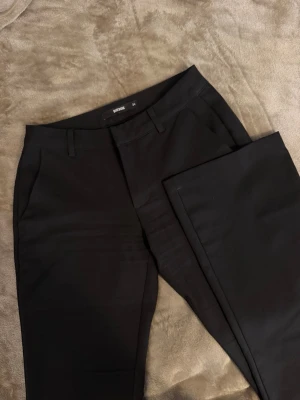 Lågmidjade kostymbyxor  - Nästan aldrig använda, mycket bra skick. Inga defekter! Innerbenslängd är 82