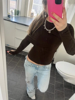 brun tröja - cool och unik tröja ifrån STHLM i nyskick 🌟