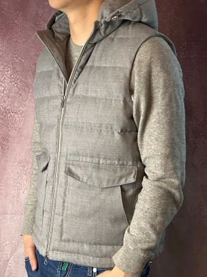 Stenströms väst - Mycket fint skick | Size L fits M (modellen är 188 cm 75 kg) | fraktar spårbart inom 24 timmar | för att köpa klicka ”köp nu” | vid frågor eller funderingar skriv ett meddelande | följare får bättre rabatter🙌