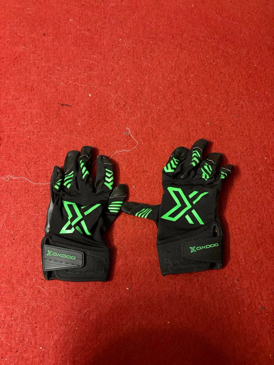 Svarta oxdog handskar med gröna detaljer - 1