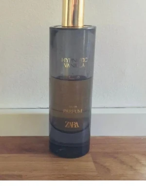 Zara Hypnotic vanilla cloud parfym - Se bild hur mycket använt 