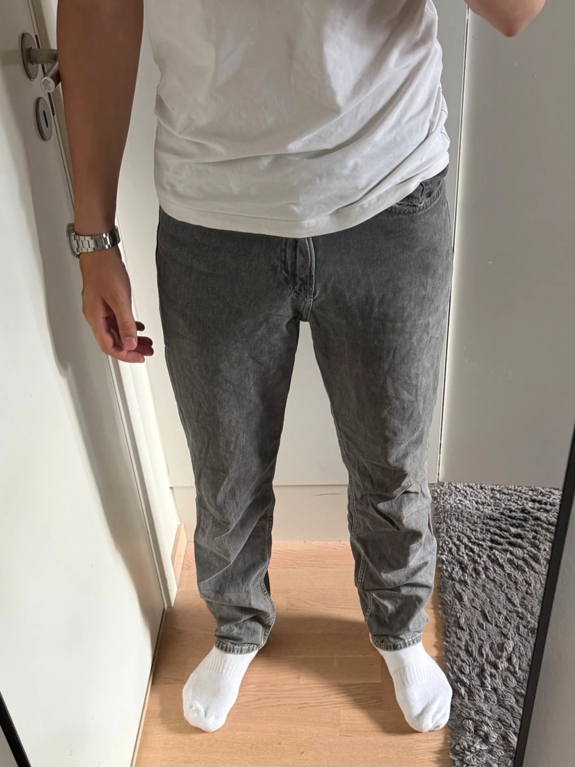 Grå raka jeans från H&M