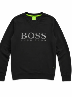 Svart sweatshirt från Hugo Boss - Svart sweatshirt från Hugo Boss med stort BOSS-tryck i grått framtill. Tröjan har rund halsringning, ribbade muddar och en slim fit-passform. Tillverkad i mjukt bomullsmaterial och har en grön detalj på insidan av kragen. Säljer då ej passar mig❗ 😔