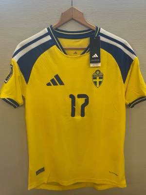 Sverige Tröja 2026 - #17 Gyökeres, storlek L