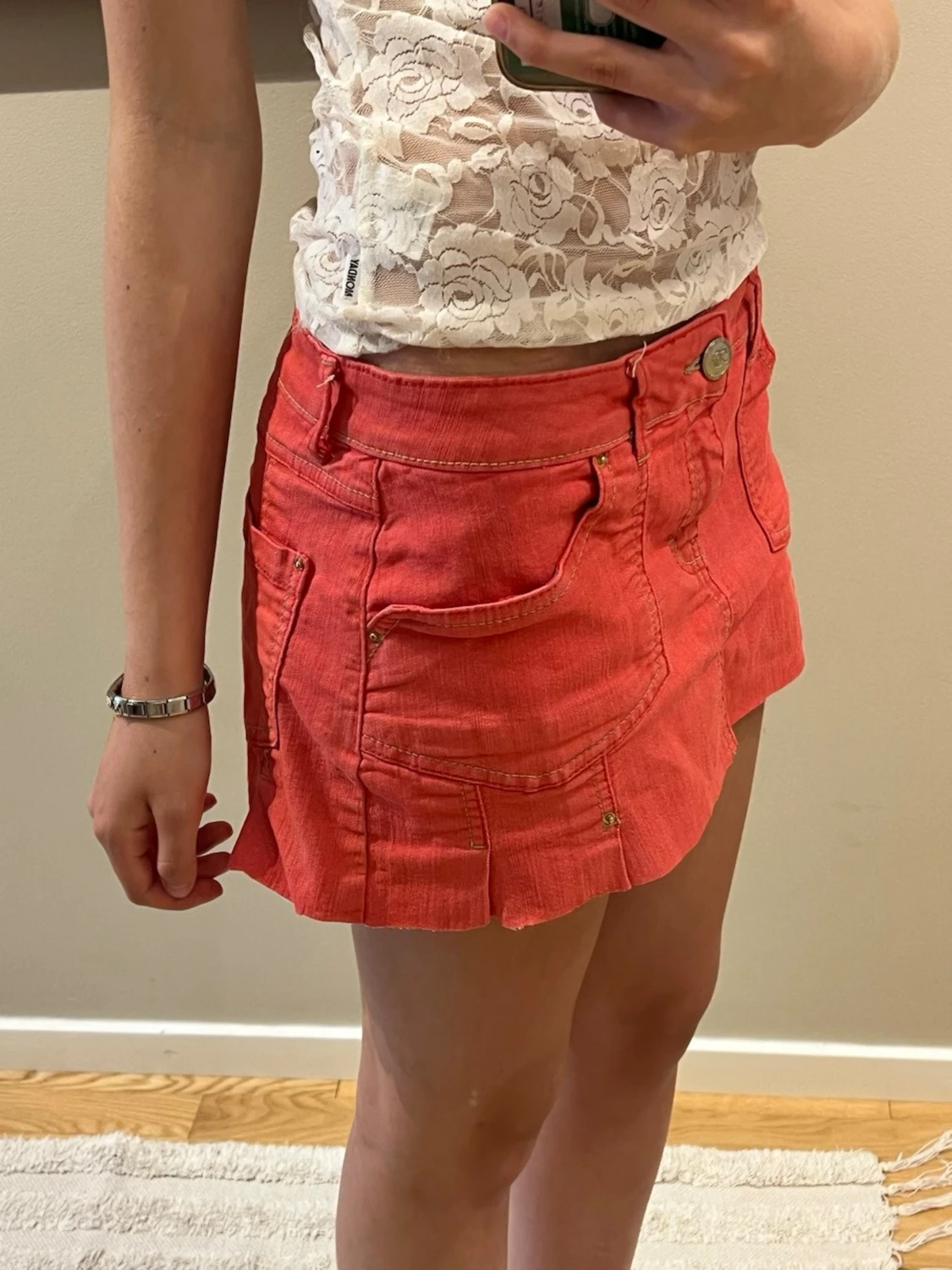 Coral färgad kort jeanskjol  - 3