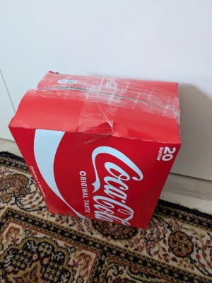 Mystery box  - 16 cm bred på kortsidan , Längd 29,5 cm, 24 bred från framsidan. Pris går att diskutera.