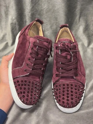 Söker sånna här Christian Louboutin  - Söker sånna sånna här Christian Louboutin i storlek 44-45