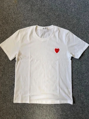CDG white t shirt - Never used, in amazing condition. Ask DM for more questions and follow insta to join our giveaways!