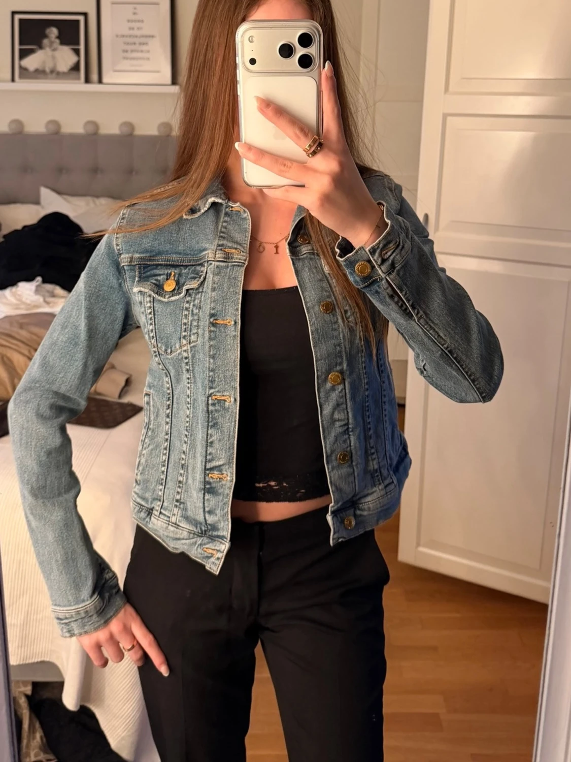 Klassisk blå jeansjacka