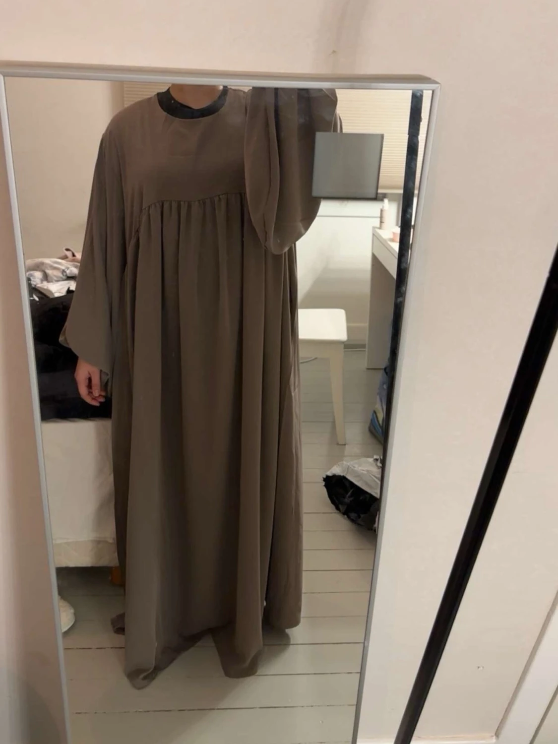 Beige långklänning från Aniya - 2