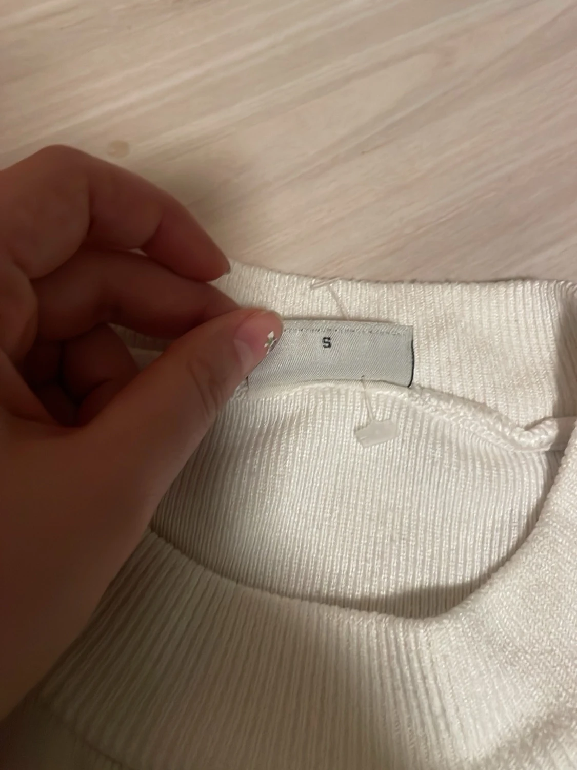 Vit ribbad tröja med knappar - 2