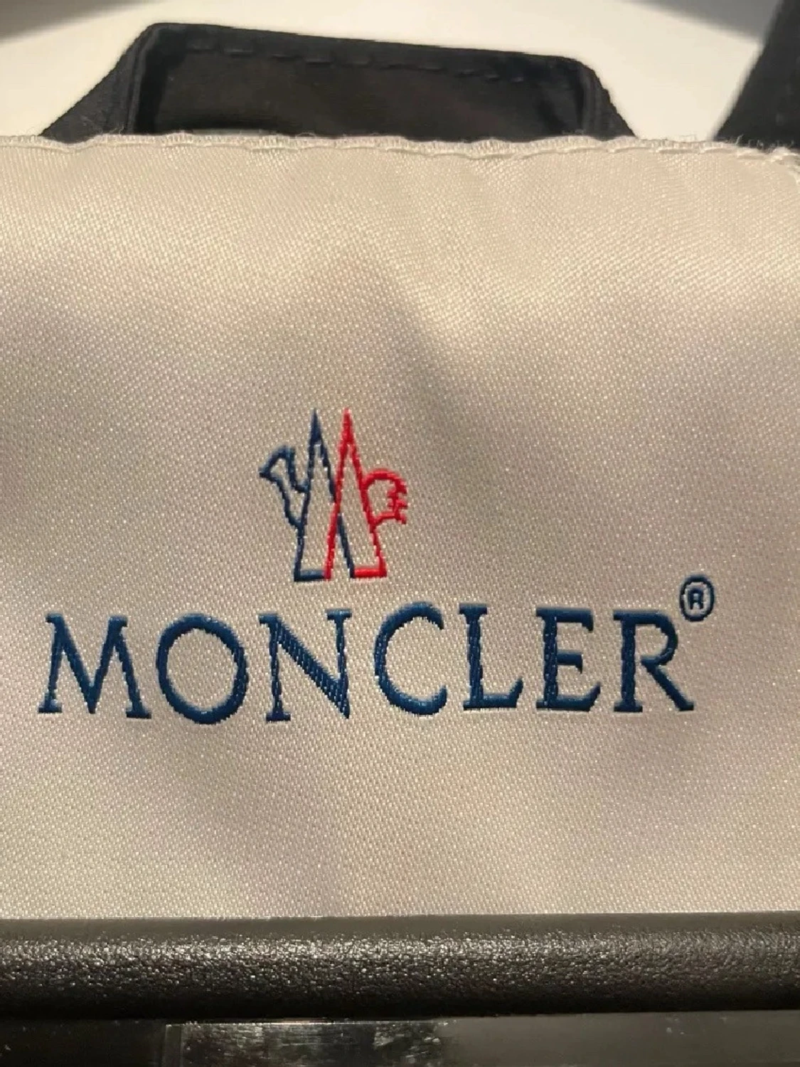 Svart vindjacka med luva - 3