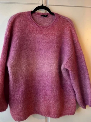 Stickad mjuk tröja Lindex  - Använd några gånger men i bra skick. I mjukt material, storlek S men passar M också! 