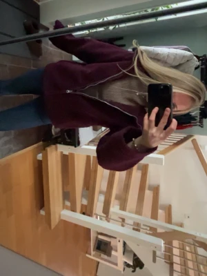 Vårjacka  - Säljer denna teddy liknande vårjacka från lager! Använd en säsong men känner att jag vill byta färg lite!💕