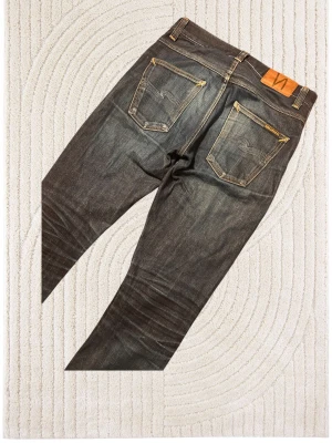 Nudie Grim Tim selvage  - Tjena säljer nu dessa asfeta jeans Från Nudie i modellen Grim Tim, hojta till vid minsta lilla fråga!😊
