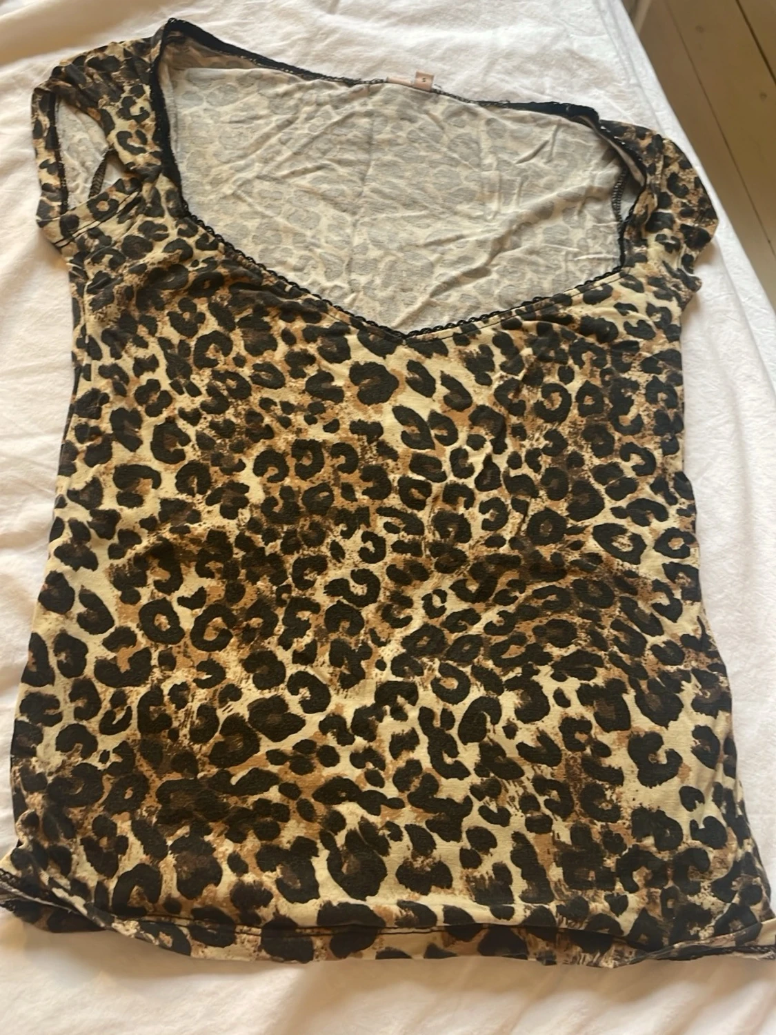 Leopardmönstrad croppad topp