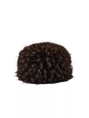 Mörkbrun pälsmös i fuskpäls - Säljer en fluffig och rund mörkbrun pälsmössa i fuskpäls. Mössan har en klassisk rysk-inspirerad design och är täckt av långa, mjuka strån i olika bruna nyanser. Perfekt för kalla dagar när du vill sticka ut. Köpt från Zara, säljer på grund av ingen användning. Aldrig använd