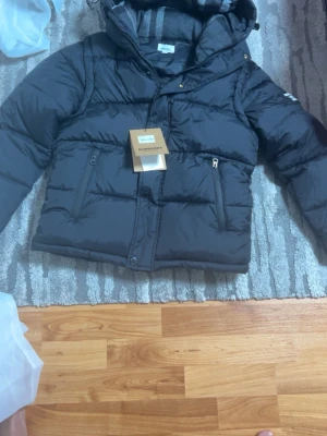 Burberry jacka - Burberry jacka storlek s helt ny 