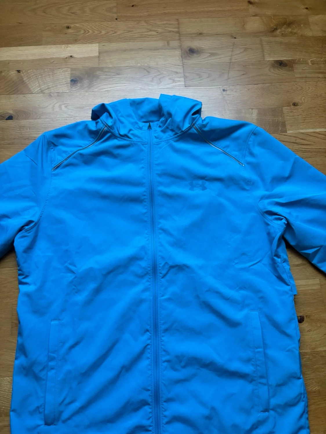 Blå vindjacka från Under Armour
