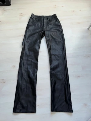 Skinnbyxor - Skitsnygga skinnbyxor, använda 2 gånger💕