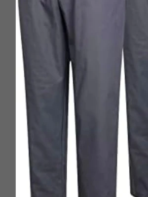 Grå scrub- byxor för vården  med rak passform - Snygga grå sjukvårdsbyxor eller liknande  med rak passform och resår i midjan. Byxorna har en klassisk look och är perfekta för dig som vill ha en stilren och enkel outfit. Tillverkade i ett mjukt tyg som ger en bekväm känsla hela dagen.