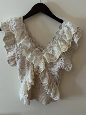 Zara topp - Spets topp från Zara i beige 