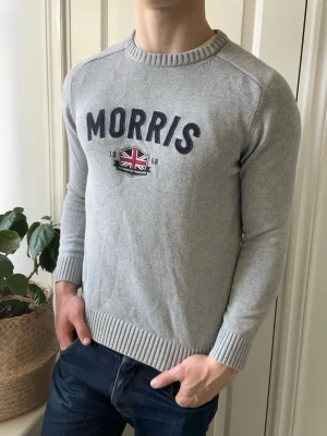 Morris tröja stickad  - Morris tröja stickad, Inga defekter! Modellen i bilderna är 180 cm 75 kg och bär Storlek M, Kom med frågor! 🌟 (Kan gå ned i pris vid köp av paket 😉) 