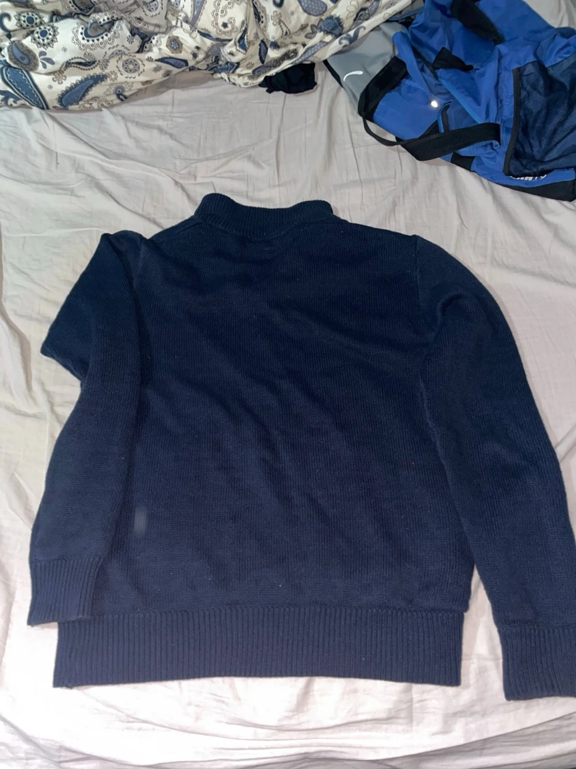 Mörkblå stickad tröja med halvzip - 1