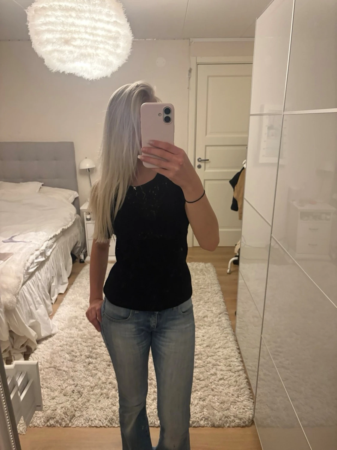 Svart stickad topp med volangärm - 4