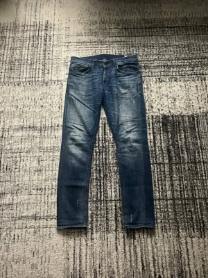 Dondup George Jeans - |Dondup George Jeans| | Storlek: W34  | Skick: 9,25/10| Medföljer: inget| Frågor eller funderingar tveka inte på att höra av dig!