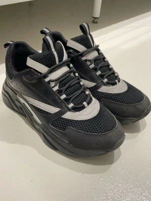 B22 shoes - Very good condition 